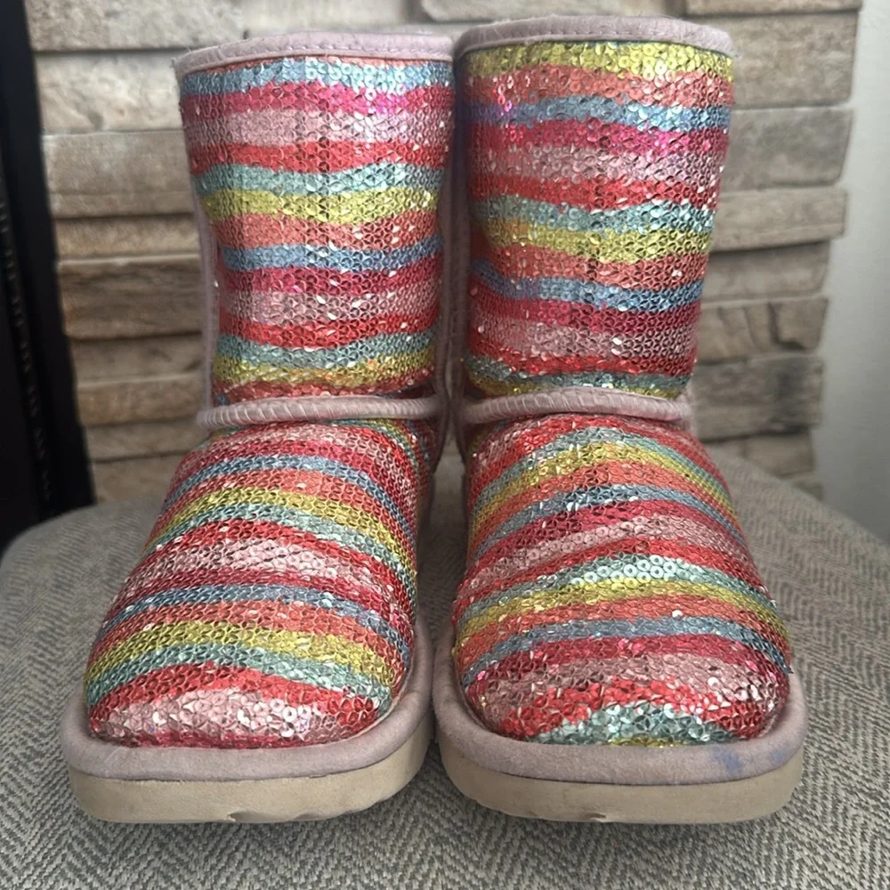 VGUC UGG Classic Short II Mural Boot sz5 - Picture 3 of 9